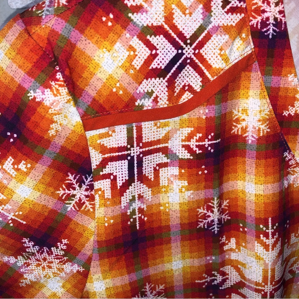 NWT Planet Koi orange plaid snowflake pattern short sleeve scrub top - Picture 2 of 11